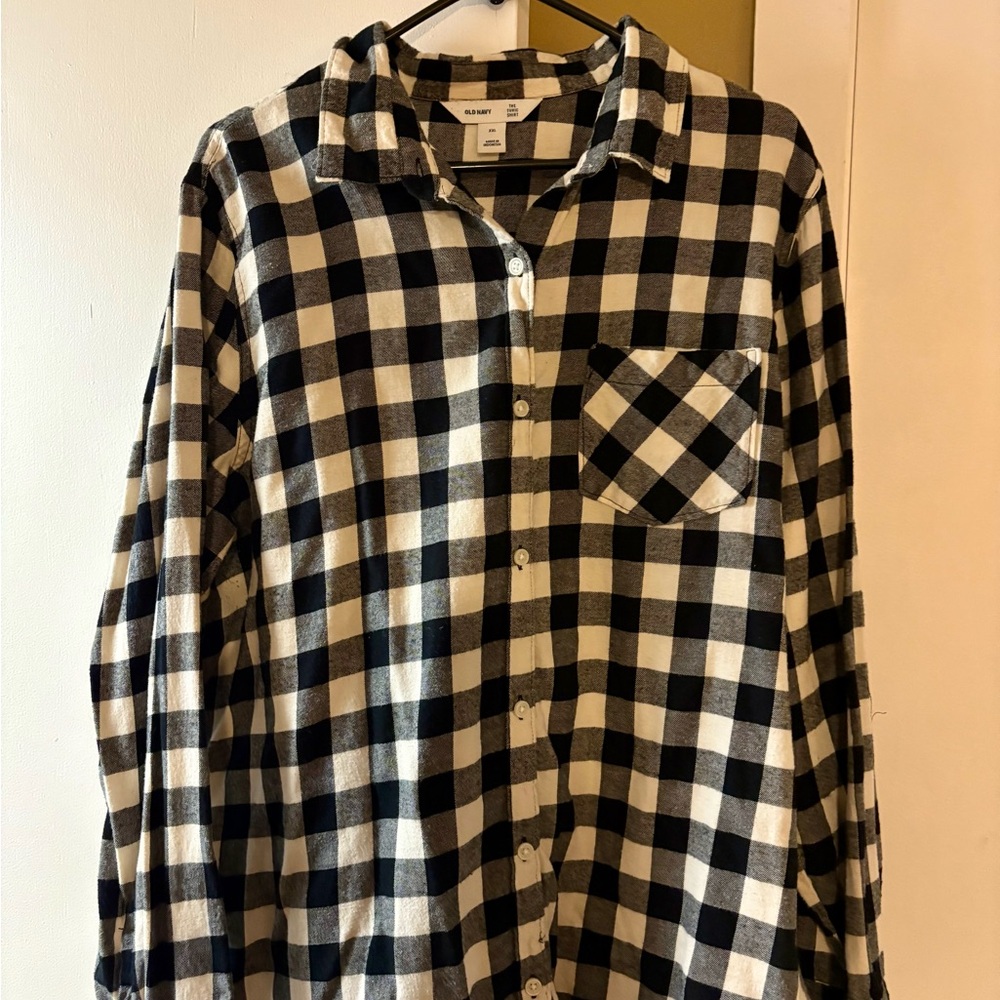 Old Navy Classic Black and White Checkered Women’s Button Down Shirt